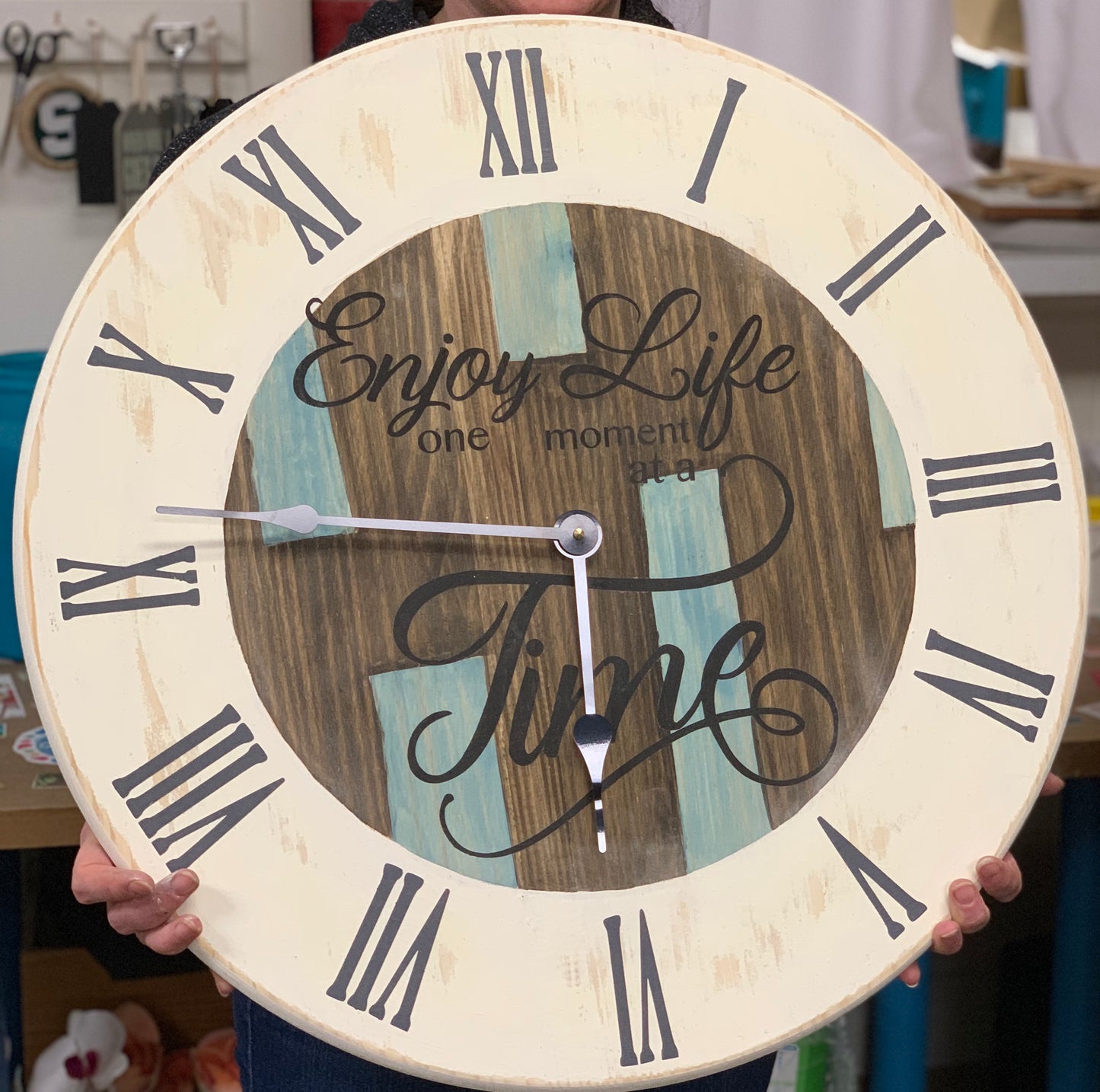 Farmhouse Clock, 18"