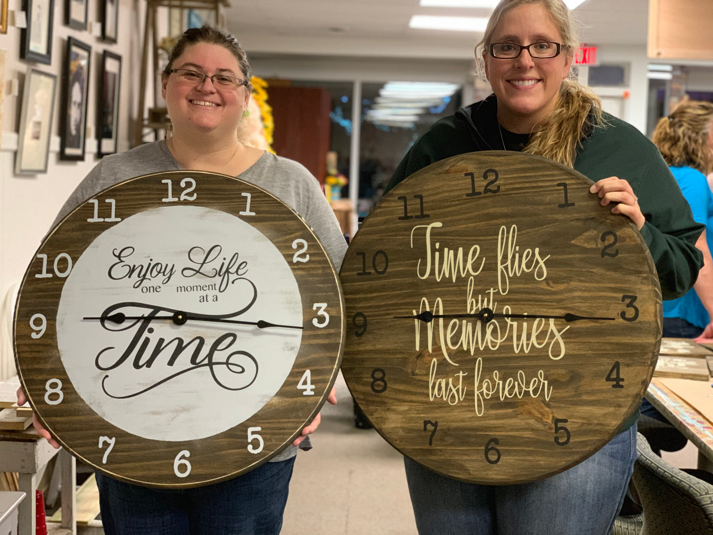 Farmhouse Clock, 18"