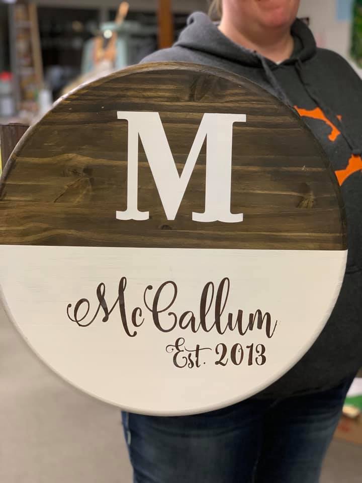 Family Name Sign 18" Round