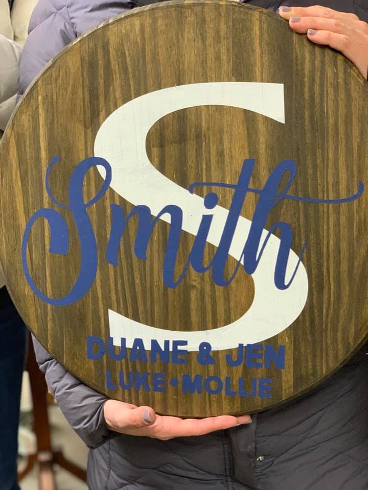 Family Name Sign 18" Round