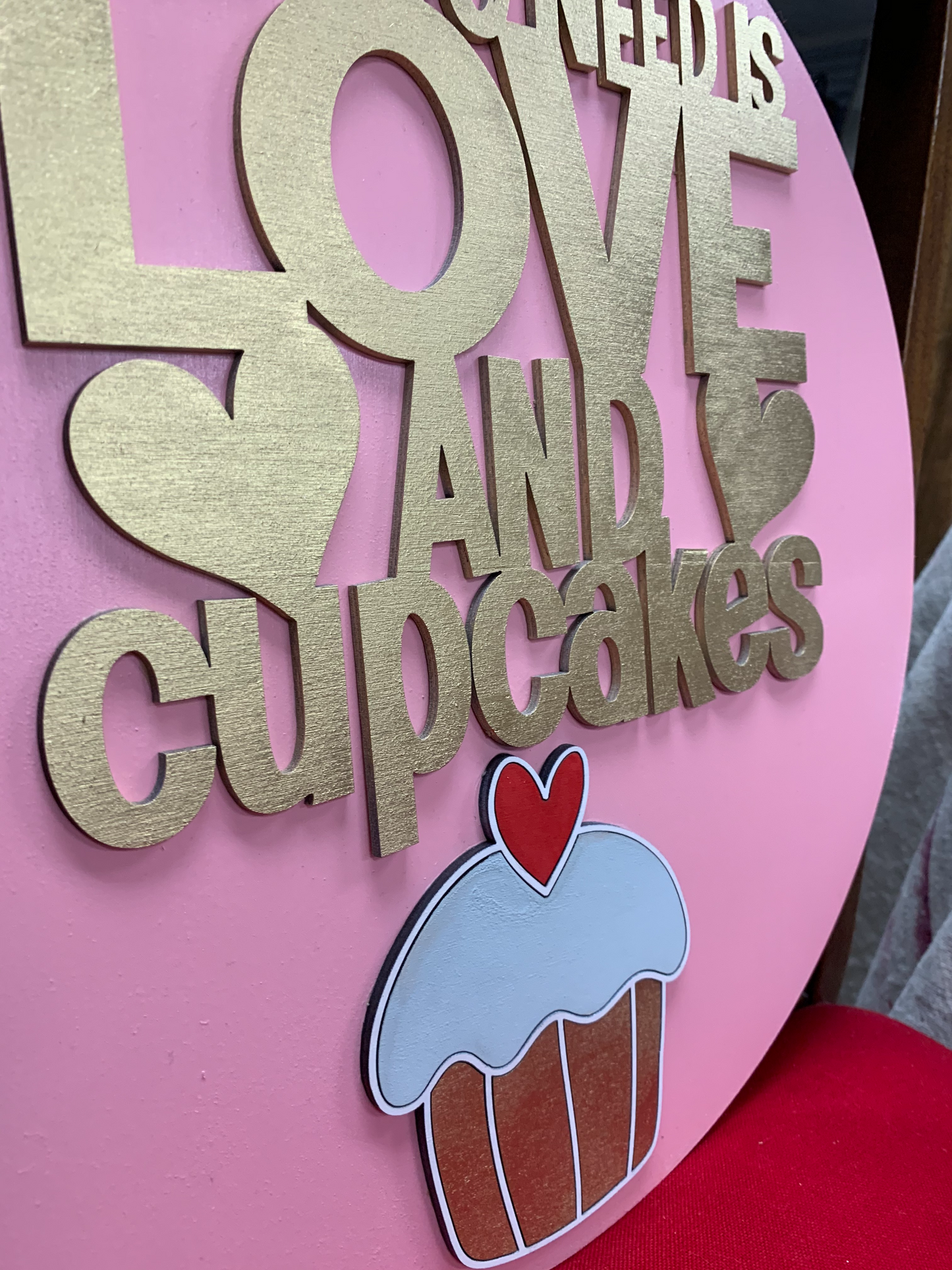 Love & Cupcakes 15" Round Valentine Sign